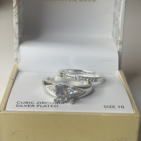 Silver Tone Crystal Ring Set 💎 - Picture 2 of 5